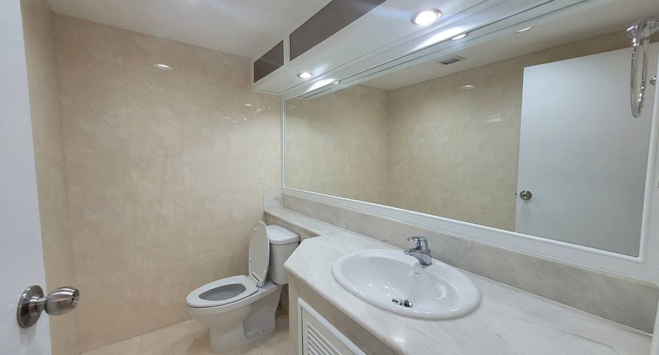 For rent 2 bedrooms apartment in Pathum Wan, Bangkok