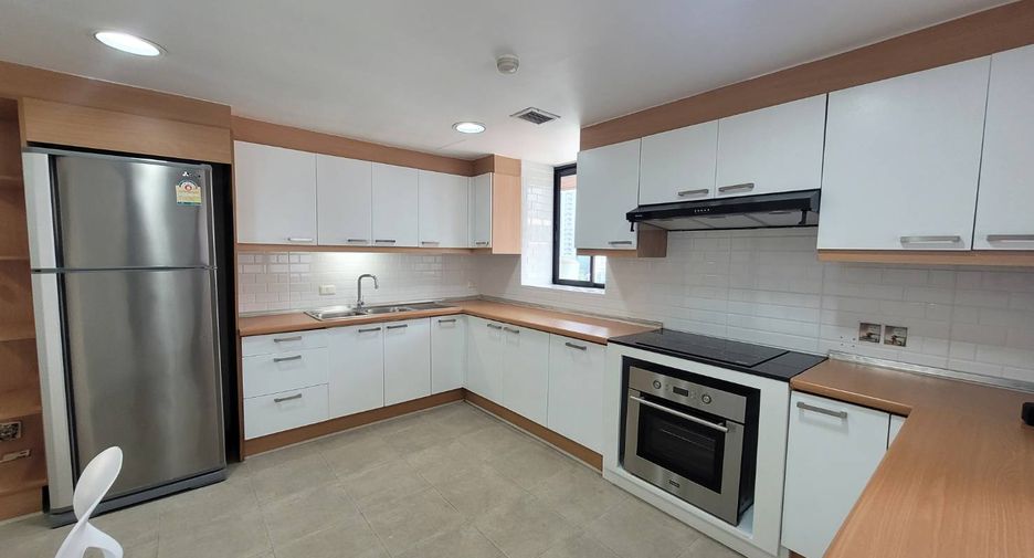 For rent 2 bedrooms apartment in Pathum Wan, Bangkok