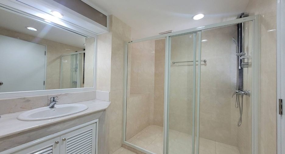 For rent 2 bedrooms apartment in Pathum Wan, Bangkok