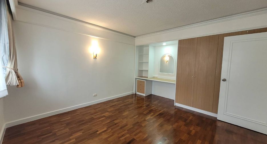 For rent 2 bedrooms apartment in Pathum Wan, Bangkok