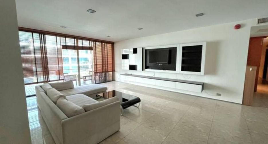 For rent 3 bedrooms condo in Khlong Toei, Bangkok