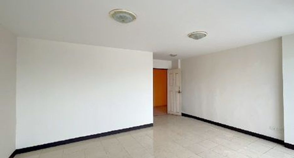 For sale studio apartment in Lat Phrao, Bangkok