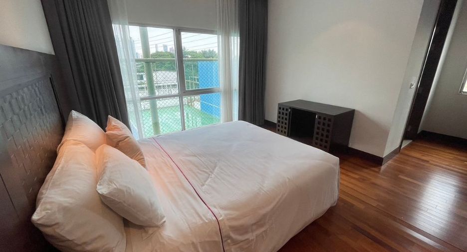 For rent 4 bedrooms apartment in Pathum Wan, Bangkok