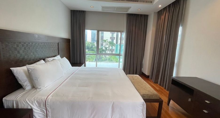 For rent 4 bedrooms apartment in Pathum Wan, Bangkok