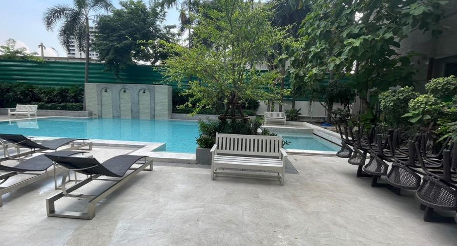 For rent 4 bedrooms apartment in Pathum Wan, Bangkok