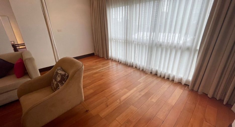 For rent 4 bedrooms apartment in Pathum Wan, Bangkok