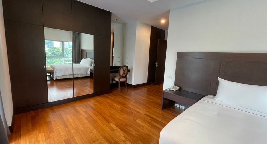 For rent 4 bedrooms apartment in Pathum Wan, Bangkok