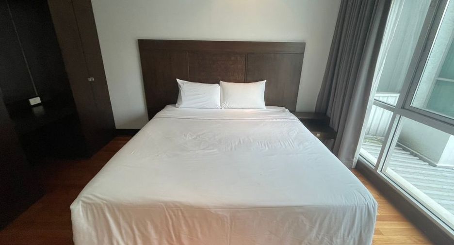 For rent 4 bedrooms apartment in Pathum Wan, Bangkok
