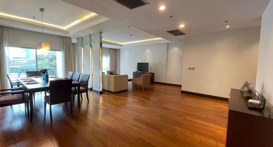 For rent 4 bedrooms apartment in Pathum Wan, Bangkok