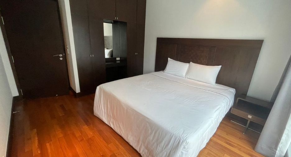 For rent 4 bedrooms apartment in Pathum Wan, Bangkok