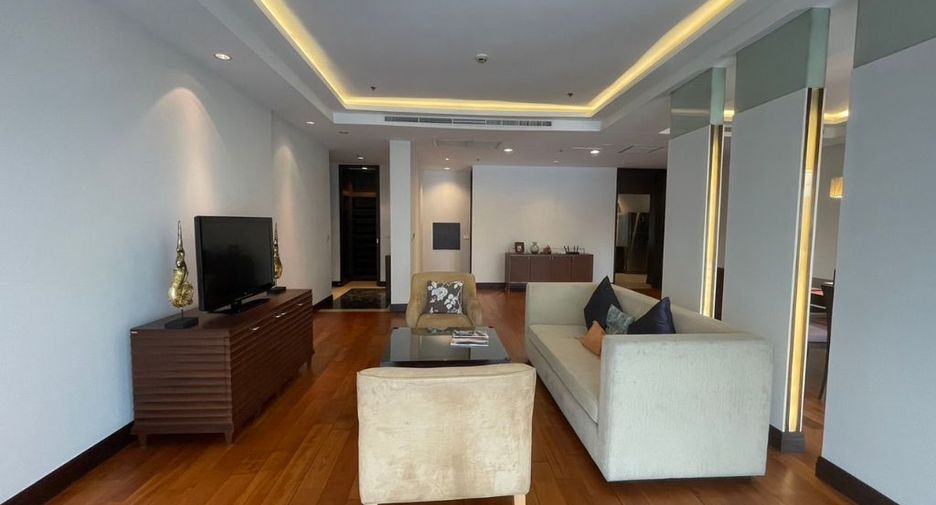 For rent 4 bedrooms apartment in Pathum Wan, Bangkok