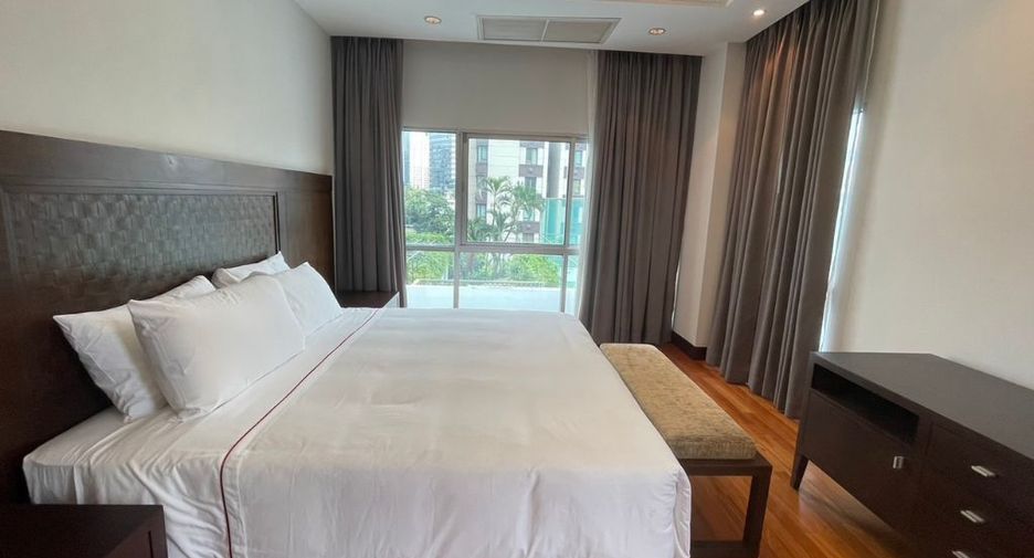 For rent 4 bedrooms apartment in Pathum Wan, Bangkok