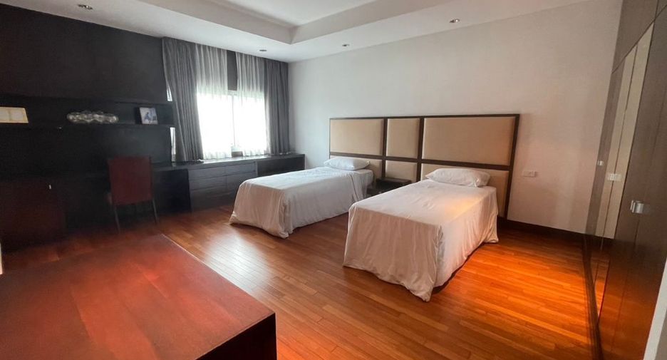 For rent 4 bedrooms apartment in Pathum Wan, Bangkok