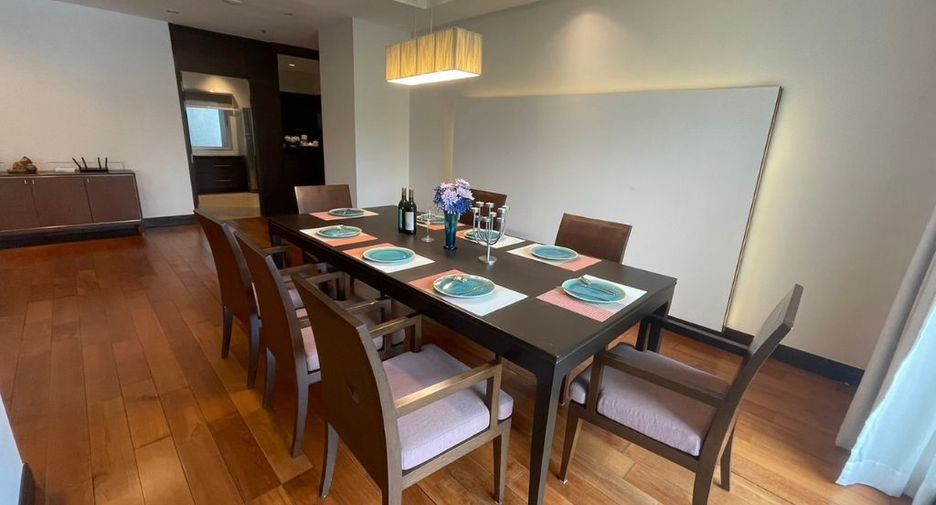 For rent 4 bedrooms apartment in Pathum Wan, Bangkok