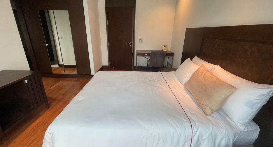 For rent 4 bedrooms apartment in Pathum Wan, Bangkok