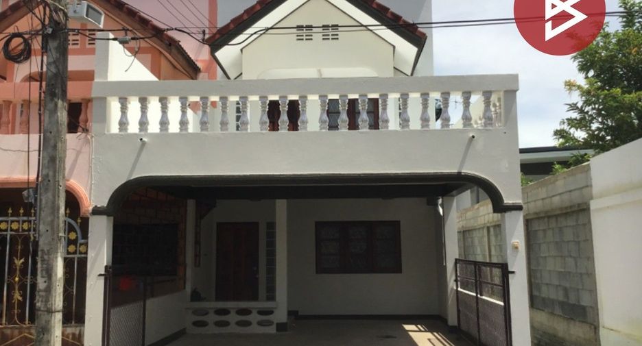 For sale 3 bed townhouse in Mueang Uttaradit, Uttaradit