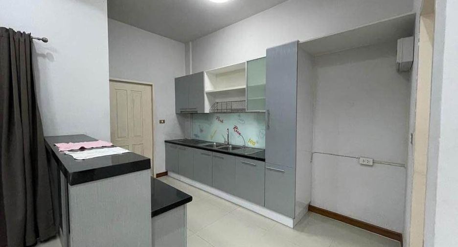 For rent 3 bed townhouse in Pak Kret, Nonthaburi