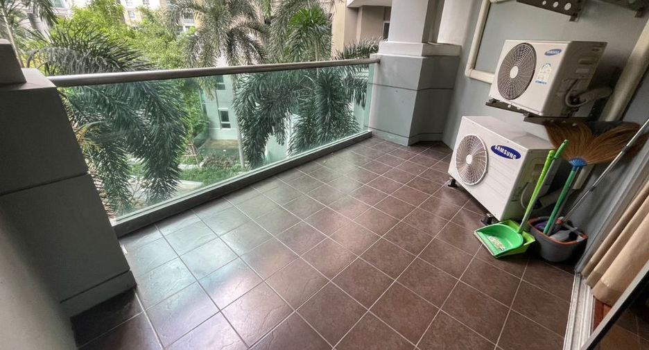À louer et à vendre 2 chambres condo à Huai Khwang, Bangkok