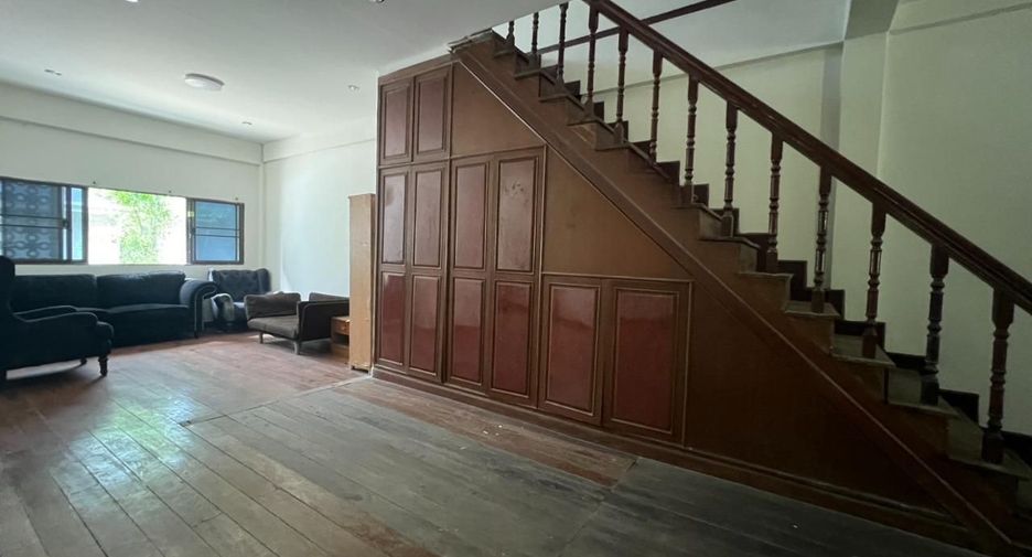 For sale 3 bedrooms retail Space in Ratchathewi, Bangkok