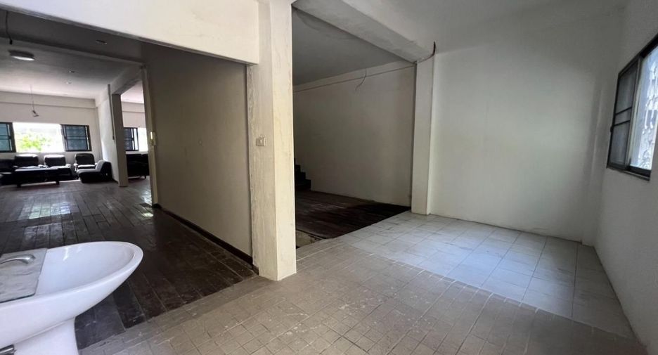 For sale 3 bedrooms retail Space in Ratchathewi, Bangkok