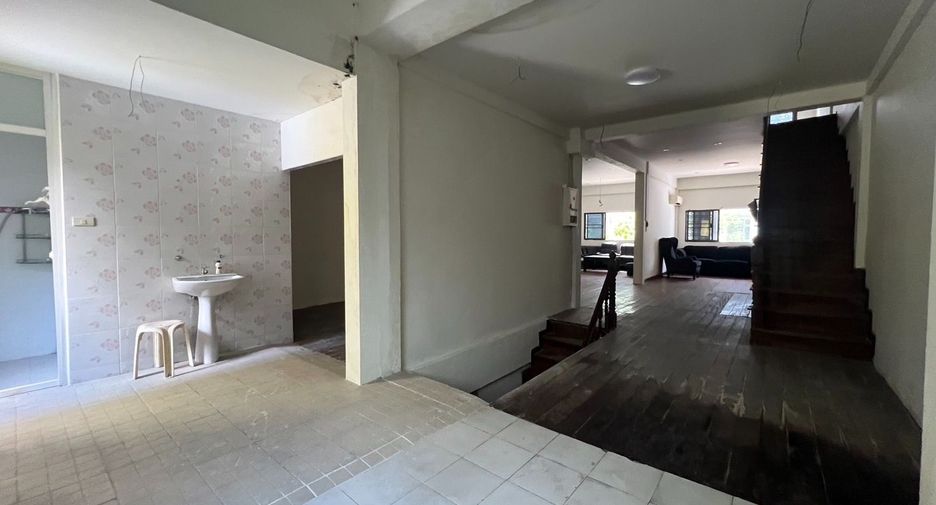 For sale 3 bedrooms retail Space in Ratchathewi, Bangkok
