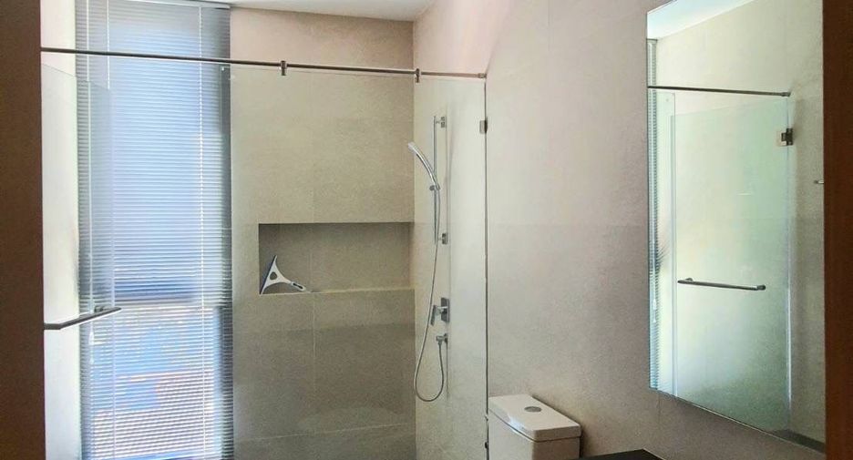 For rent 3 bedrooms condo in Watthana, Bangkok
