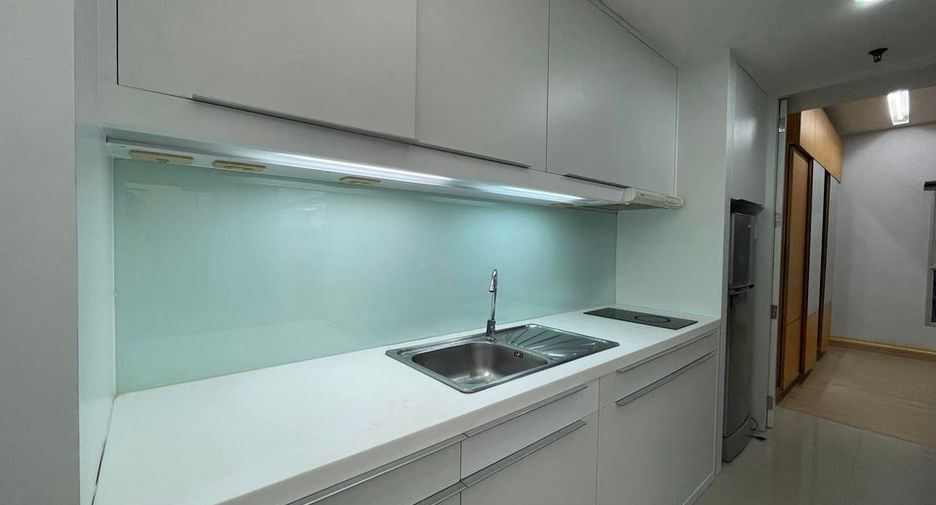 For rent and for sale 1 bed condo in Yan Nawa, Bangkok
