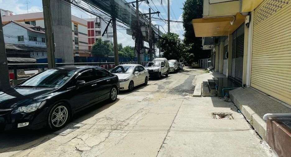 For rent retail Space in Lat Phrao, Bangkok