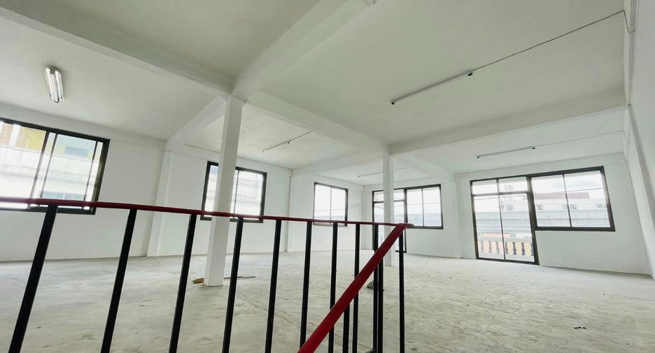 For rent retail Space in Lat Phrao, Bangkok