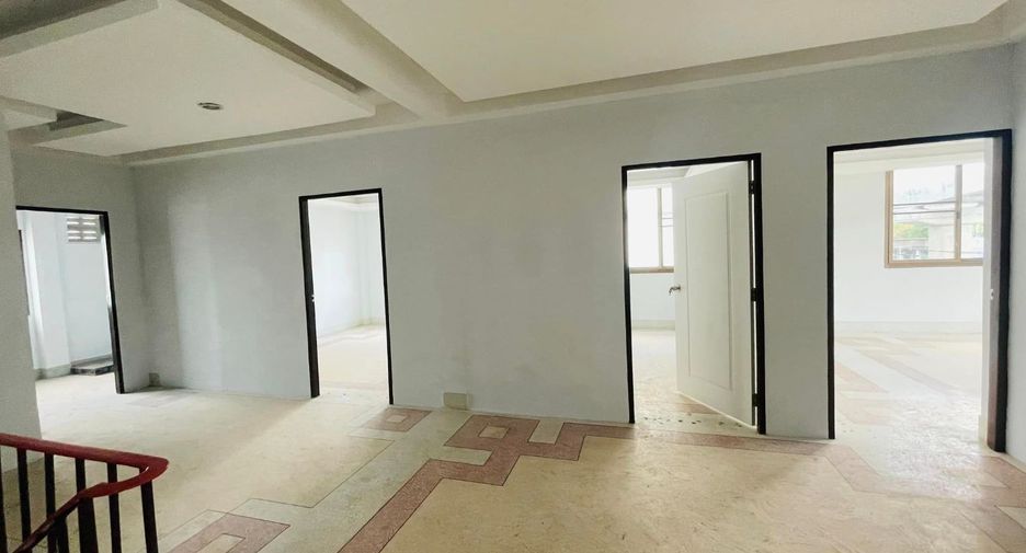 For rent retail Space in Lat Phrao, Bangkok