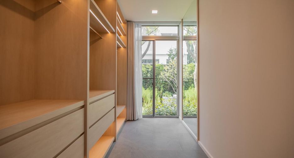For rent 3 bedrooms house in Saphan Sung, Bangkok