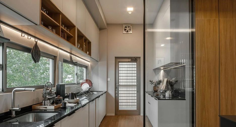 For rent 3 bedrooms house in Saphan Sung, Bangkok