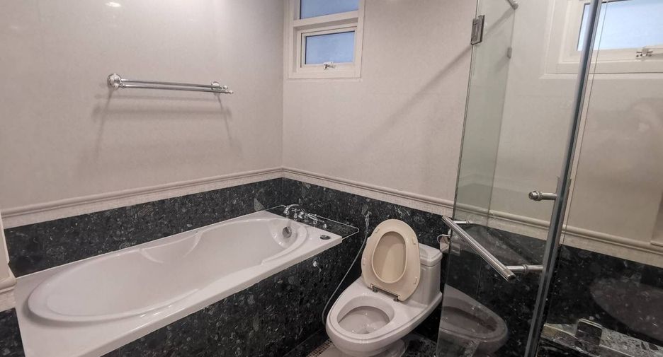 For rent 2 bedrooms condo in Sathon, Bangkok