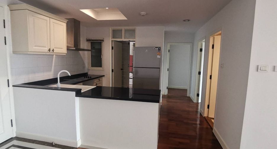 For rent 2 bedrooms condo in Sathon, Bangkok
