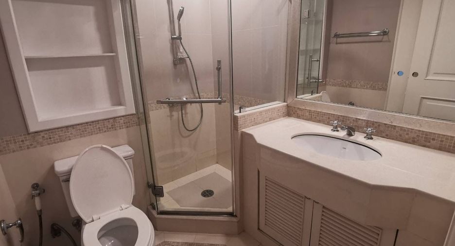 For rent 2 bedrooms condo in Sathon, Bangkok