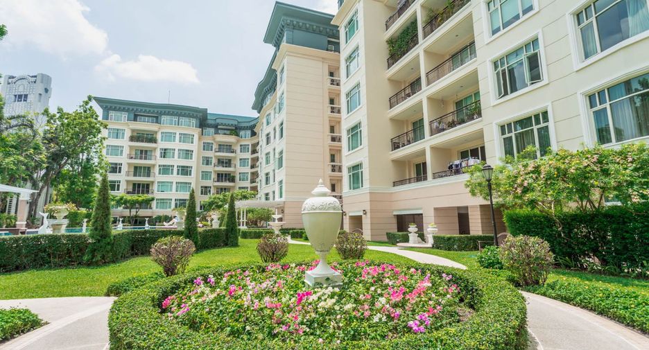 For rent 2 bedrooms condo in Sathon, Bangkok