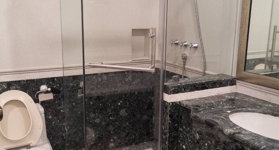 For rent 2 bedrooms condo in Sathon, Bangkok