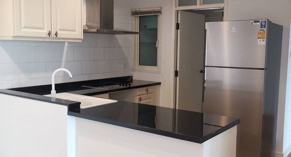 For rent 2 bedrooms condo in Sathon, Bangkok