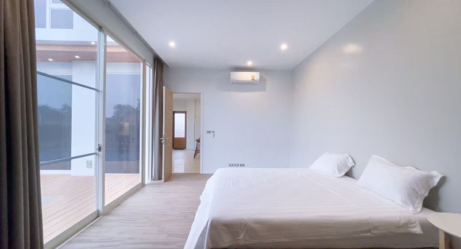 For rent 4 bedrooms house in San Kamphaeng, Chiang Mai