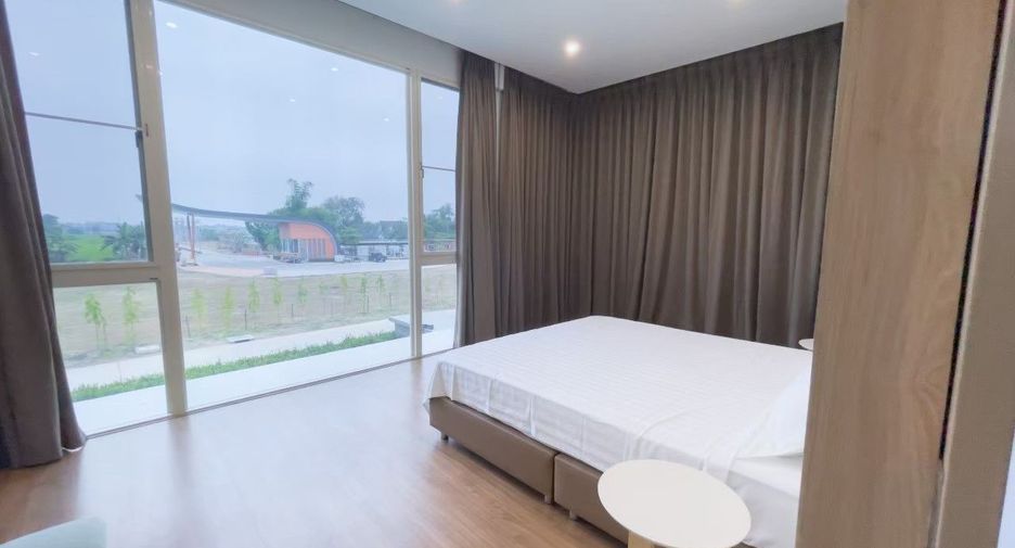 For rent 4 bedrooms house in San Kamphaeng, Chiang Mai