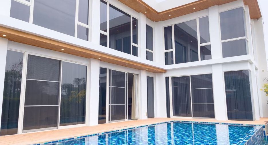 For rent 4 bedrooms house in San Kamphaeng, Chiang Mai