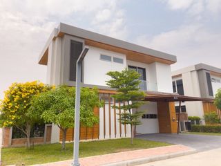 À louer 4 chambres maison à San Kamphaeng, Chiang Mai