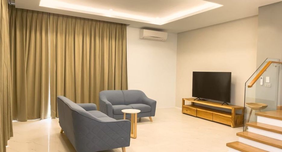 For rent 4 bedrooms house in San Kamphaeng, Chiang Mai