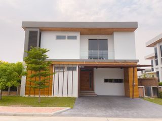 For Rent 4 Bedroom House In San Kamphaeng, Chiang Mai