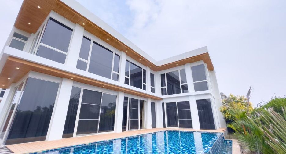 For rent 4 bedrooms house in San Kamphaeng, Chiang Mai