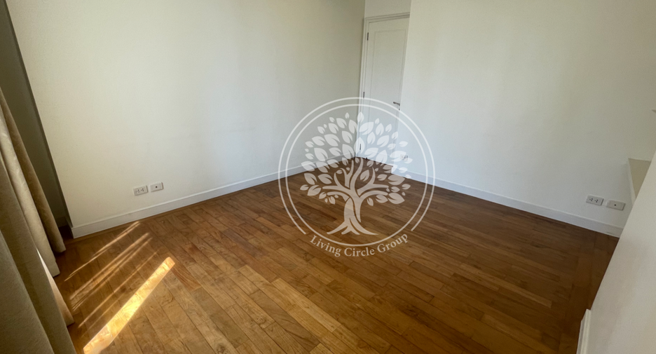 For rent 4 bedrooms condo in Watthana, Bangkok