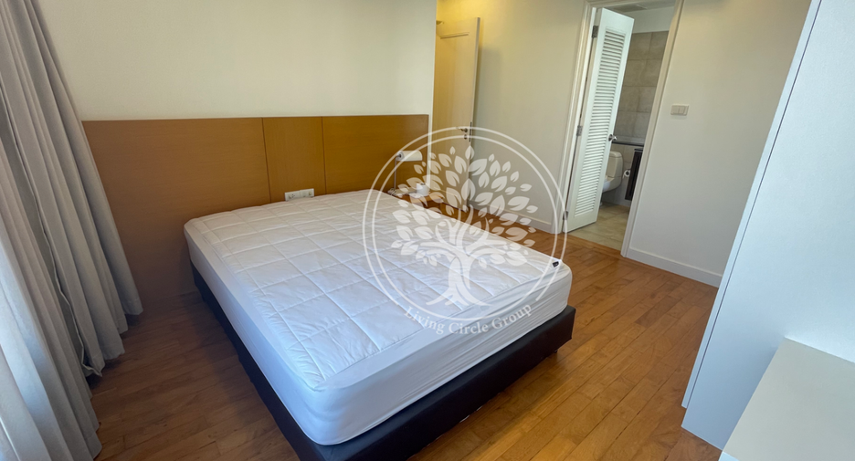 For rent 4 bedrooms condo in Watthana, Bangkok
