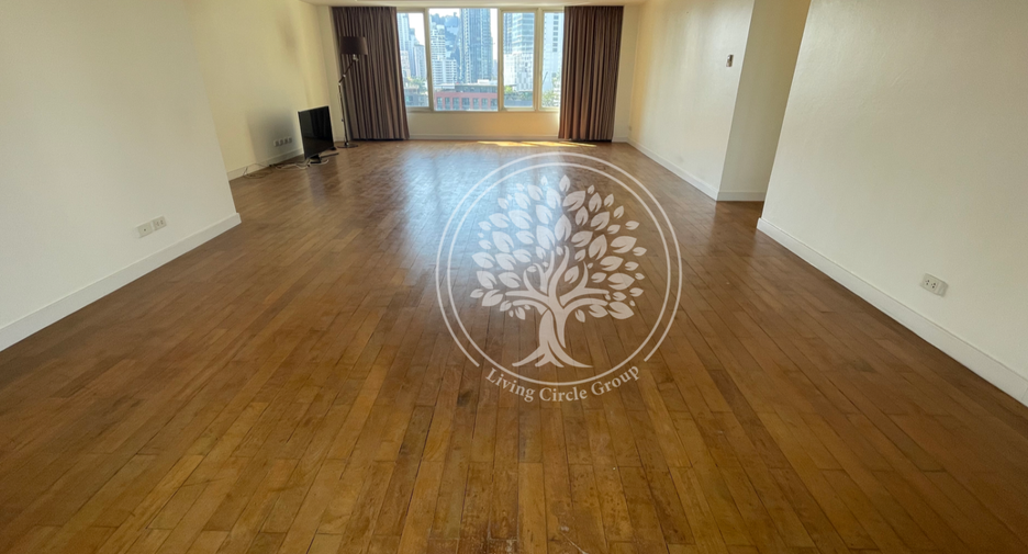 For rent 4 bedrooms condo in Watthana, Bangkok