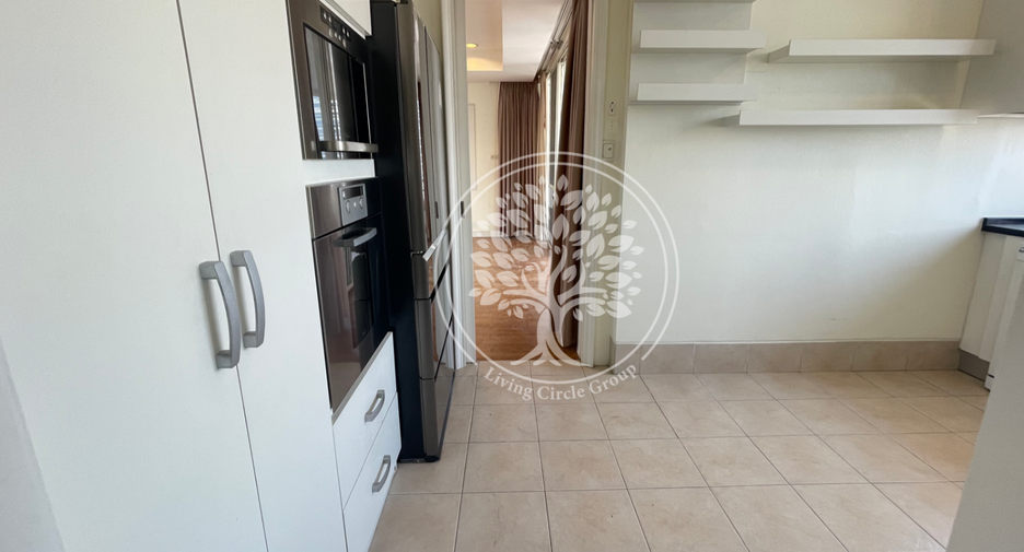 For rent 4 bedrooms condo in Watthana, Bangkok