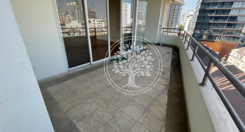 For rent 4 bedrooms condo in Watthana, Bangkok
